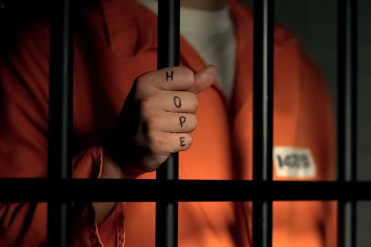 a prisoner with the letters HOPE tattooed on his fingers